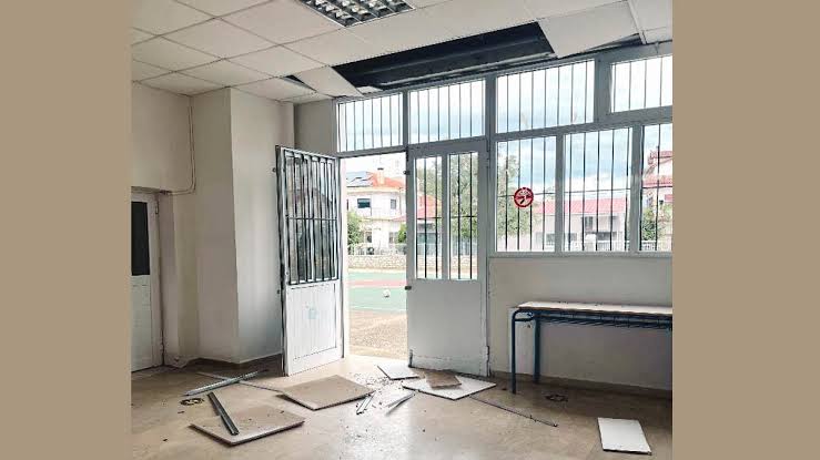 πτώση ψευδοροφής στο Λύκειο Πεδινής 